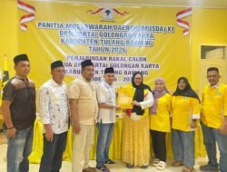 Dua Balon DPD II Partai Golkar Tulangbawang Resmi Terima Formulir Pendaftaran Balon Ketua.