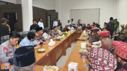 Ribuan Massa Buay Bulan Bersatu Desak Pemkab Tubaba Fasilitasi Mediasi dengan PTPN 1.